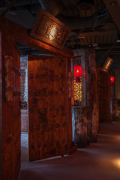 DSC3235 
 Hutong Restaurant - The Shard, London
Copyright - Richard Southall 
 Keywords: Hutong, Restaurant, The, Shard, London, level, 33, St Thomas, street, Chinese, se1 9ry, bar,
Copyright, Richard, Southall, emphasis, photography, photographer,