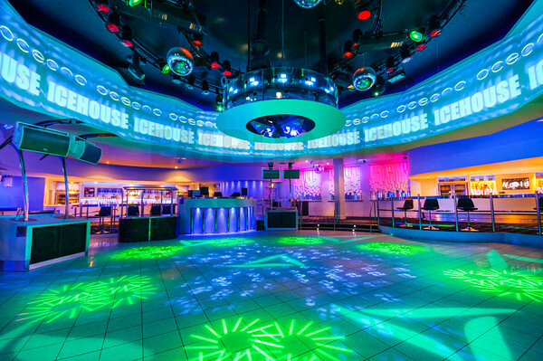 DSC0434 
 Oceana Nightclub - Birmingham, UK
Copyright - Richard Southall 
 Keywords: Oceana, Nightclub, Birmingham, UK, club, disco, alpen, bar, dance, venue, late, night, deltic, luminar, rekom, Copyright, Richard, Southall, emphasis, photography, photographer