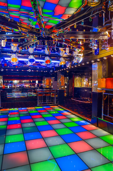 8N4T1691 
 New York, New York Nightclub - Bedford
Copyright - Richard Southall 
 Keywords: Bedford, Copyright, NY, New, Nightclub, Richard, Southall, York, bar, disco, emphasis, late, leisure, luminar, night, photographer, photography, wine