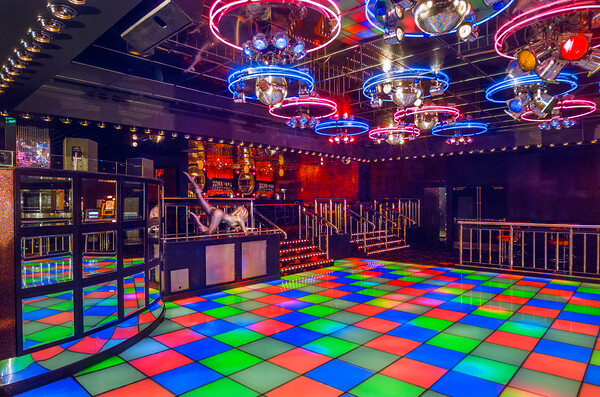 8N8F3996 
 New York New York Nightclub - Coventry, UK
Copyright - Richard Southall 
 Keywords: Coventry, NY, NYNY, New, Nightclub, York, bar, club, dance, deltic, floor, late, leisure, luminar, night, uk